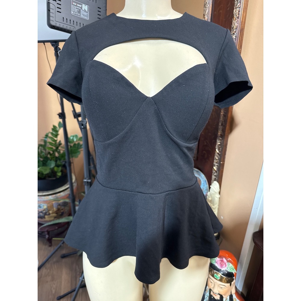 Bebe Black Short Sleeve Peplum Top Chest Cutout Sweetheart Neckline Size M